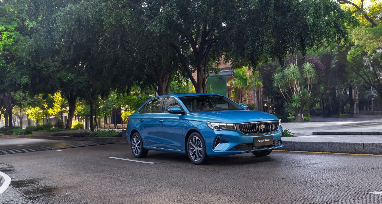Vista frontal del Geely Emgrand 2025, sedán subcompacto disponible en México