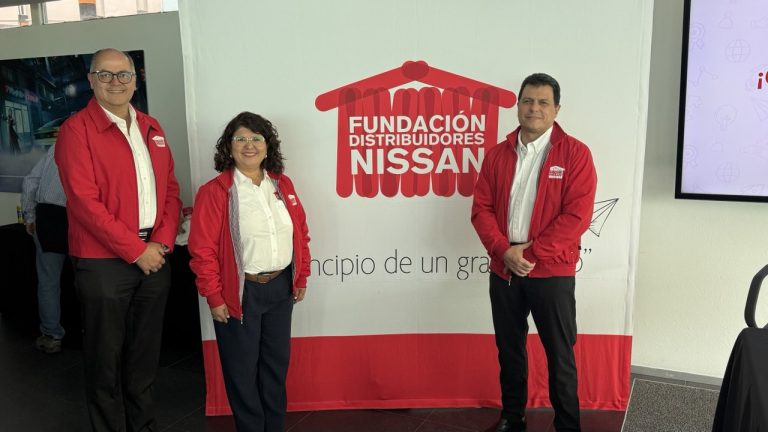Directores de Fundación Distribuidores Nissan durante conferencia de prensa sobre proyectos educativos 2024 en México.