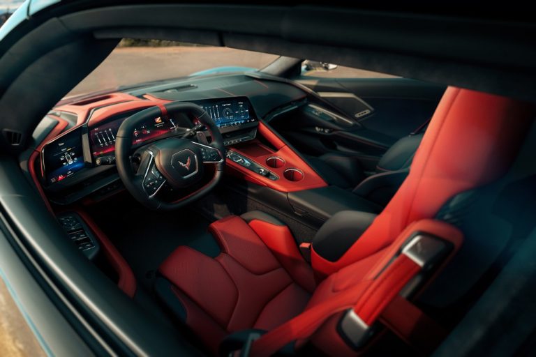 Chevrolet Corvette 2026 interior asimetrico color rojo