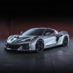 Chevrolet Corvette ZR1X 2026 en color Blade Silver Metallic
