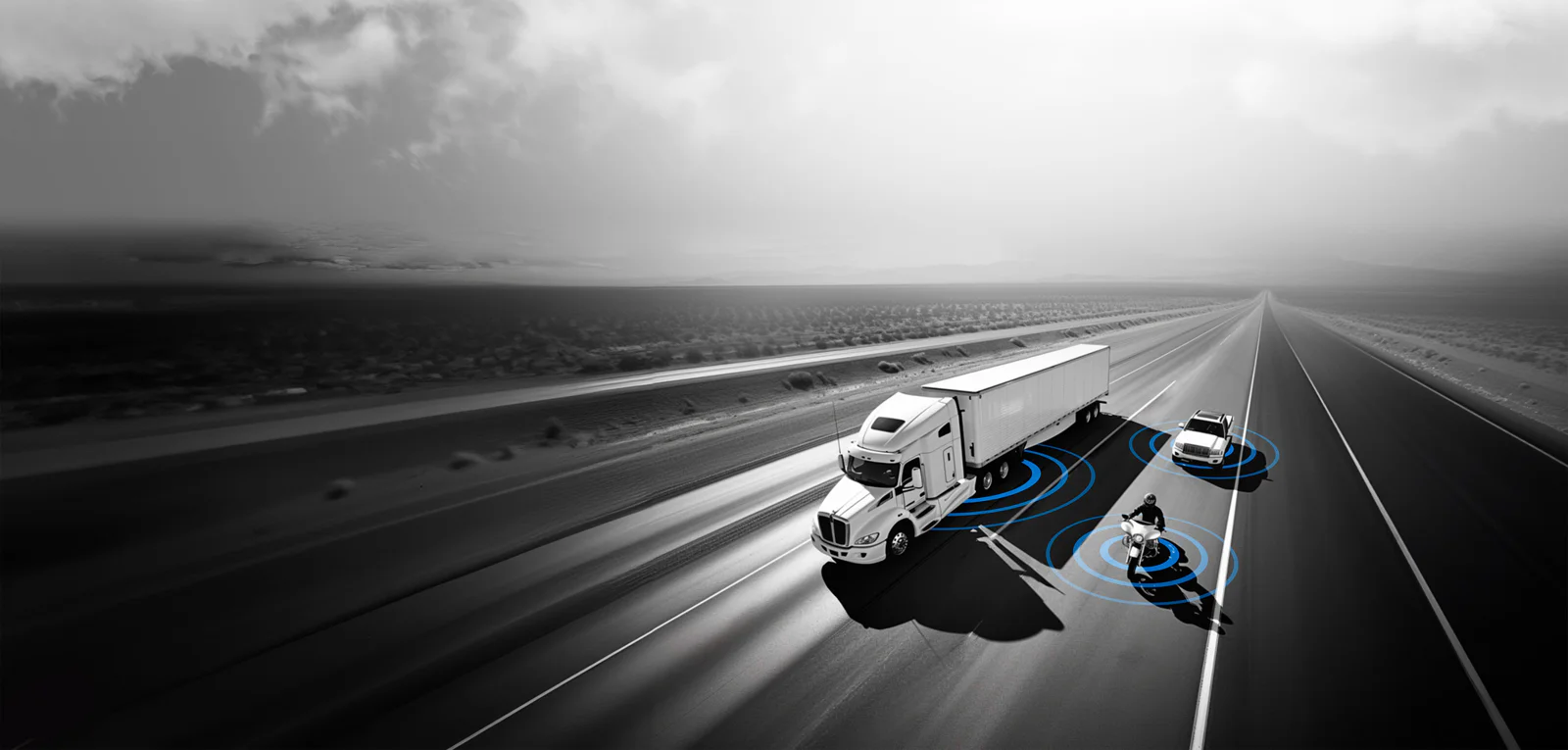 Sistema de mantenimiento predictivo monitoreando flota de camiones en ruta durante la temporada alta de distribución.