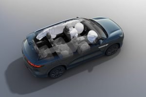 Ilustración del sistema de seguridad del BYD ATTO 8 mostrando la distribución de las 11 bolsas de aire en cabina.