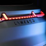 SUV Lynk & Co 08 y 09 durante su presentación en México, mostrando su diseño moderno y tecnología híbrida.