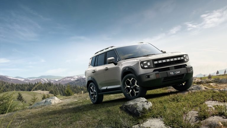 JETOUR T1 i-DM 2026 en color Electroplated Green, SUV híbrida enchufable con arquitectura P1+P3