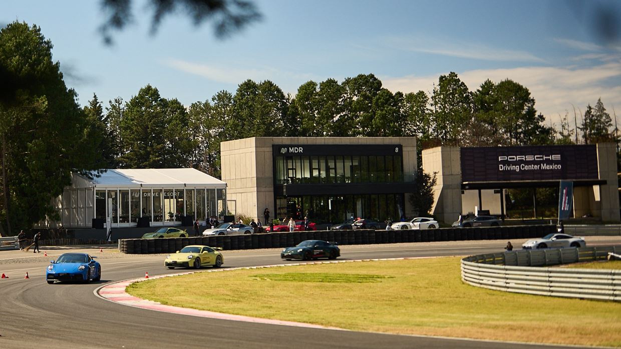 pista del Porsche Driving Center México diseñada por Hermann Tilke con curvas y rectas extensas