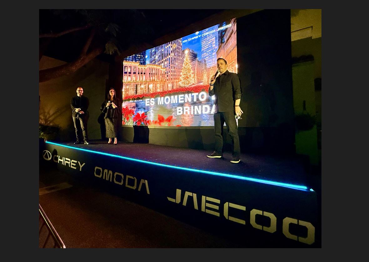 Vehículos super híbridos de Chirey, Jaecoo y Omoda durante presentación de avances 2025 y estrategia para 2026 en México.