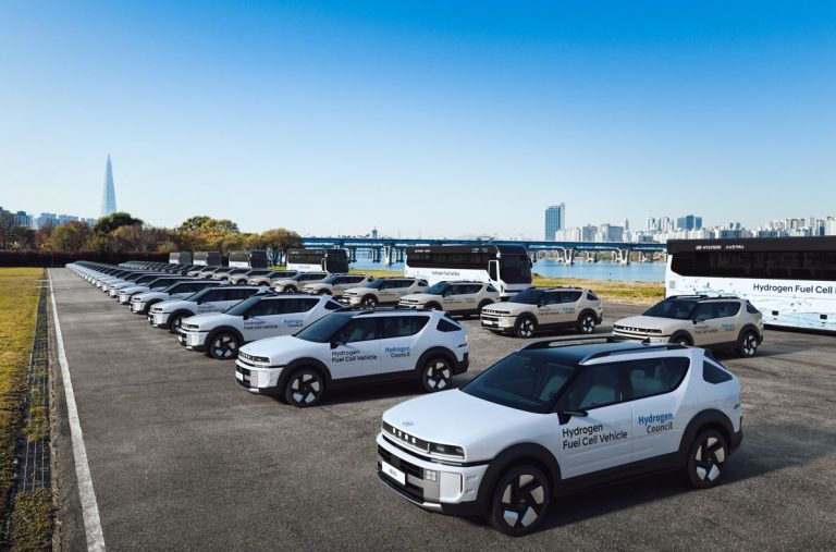 Hyundai NEXO y autobús UNIVERSE operando con celda de combustible de hidrógeno en Corea del Sur.