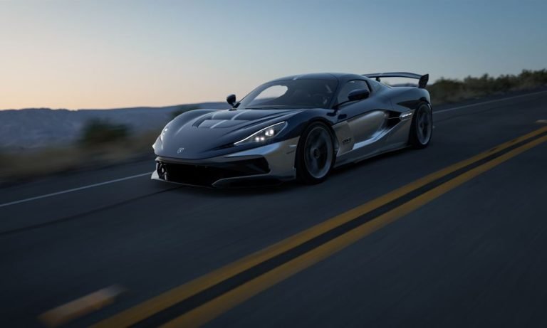 Rimac Nevera R Founder’s Edition con diseño bitono y franja central ultradelgada