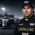 Sergio Checo Pérez frente a un monoplaza de Fórmula 1 en imagen ilustrativa de su regreso en 2026 con Cadillac
