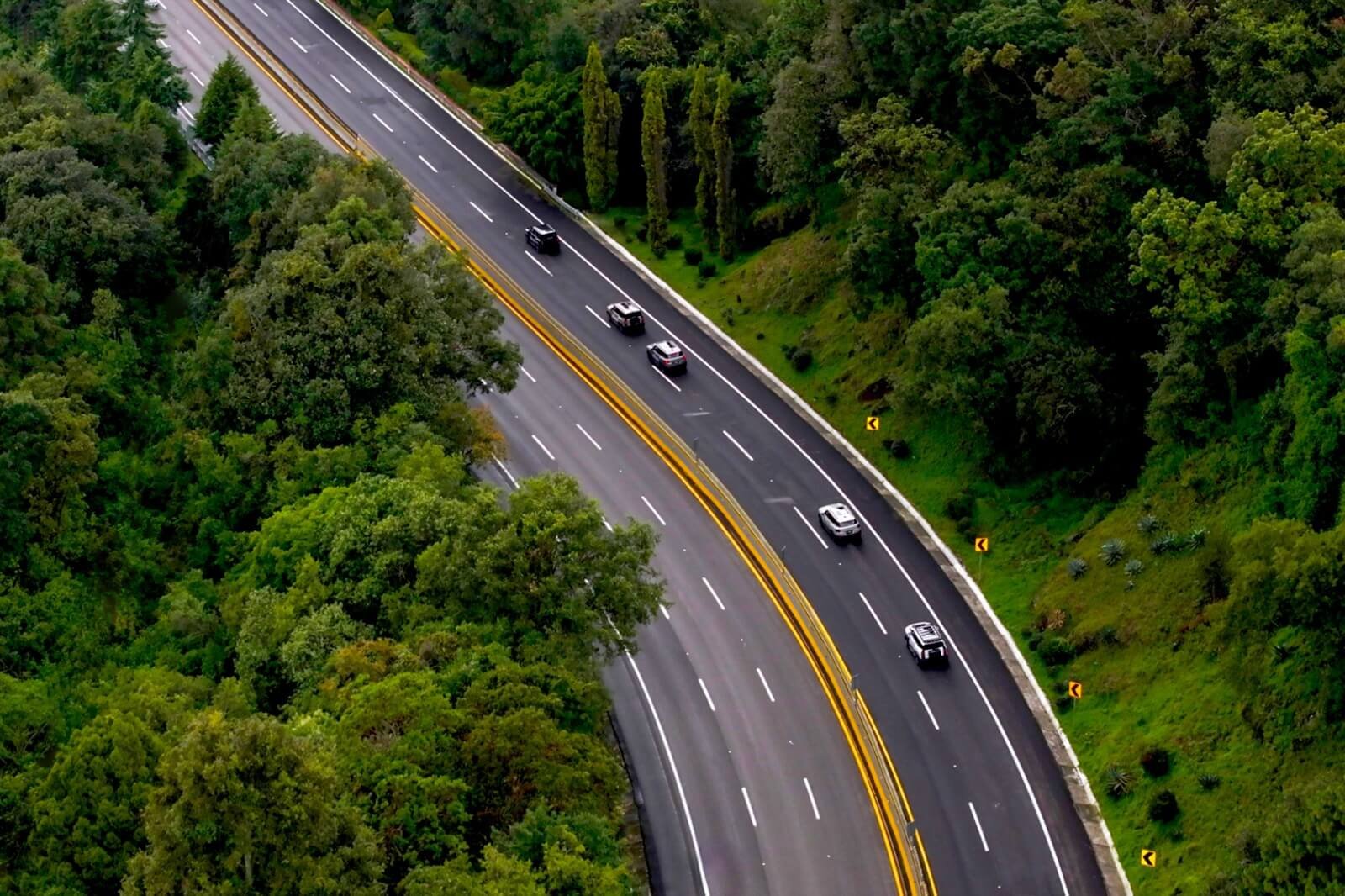 JETOUR T1 recorriendo un tramo de la Carretera Panamericana durante una expedición transcontinental