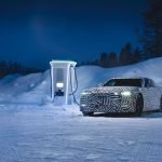 Prototipo del Jaguar GT eléctrico de cuatro puertas durante pruebas invernales en climas extremos
