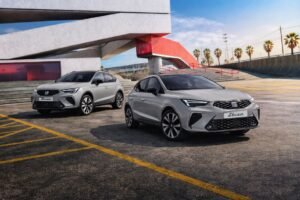 SEAT Ibiza y SEAT Arona 2026 con nuevo diseño exterior en entorno urbano en México