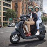 TVS iQube Electric circulando en entorno urbano en México