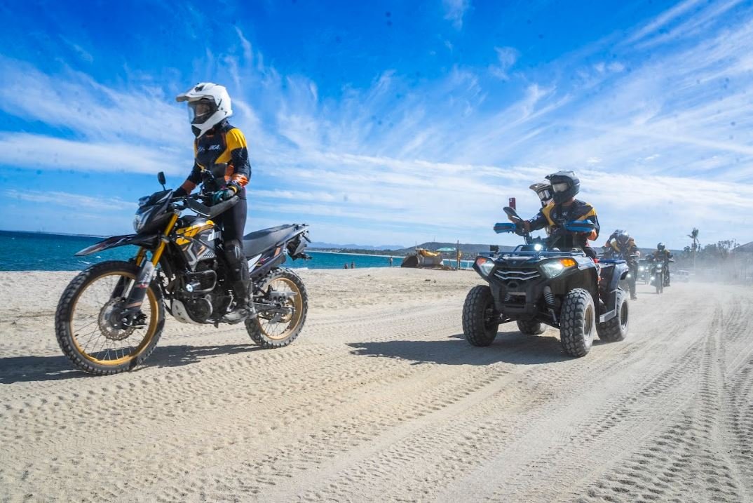 DM300 y ATV300 de ITALIKA durante recorrido off-road en Baja California Sur
