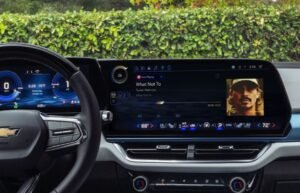 Sistema de infoentretenimiento de Chevrolet mostrando Apple Music integrado con streaming directo