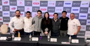 Presentación oficial de BYD como patrocinador de México Racing Cup 2026 junto a directivos y pilotos