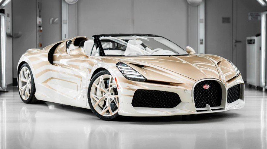 Bugatti Mistral La Perle Rare roadster con motor W16 de 1600 hp en acabado blanco nacarado.