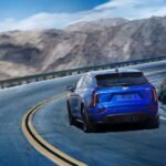 Cadillac OPTIQ-V 2026 SUV eléctrica deportiva con rines de 21 pulgadas y diseño V-Series