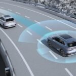 SUV Changan con sistemas ADAS mostrando sensores y asistencias de conducción en carretera