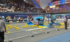 Equipos mexicanos de preparatoria en competencia FIRST Robotics con apoyo de GM