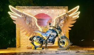 Italika Firebird 300 tipo scrambler neo-retro con diseño vintage y rines de rayos