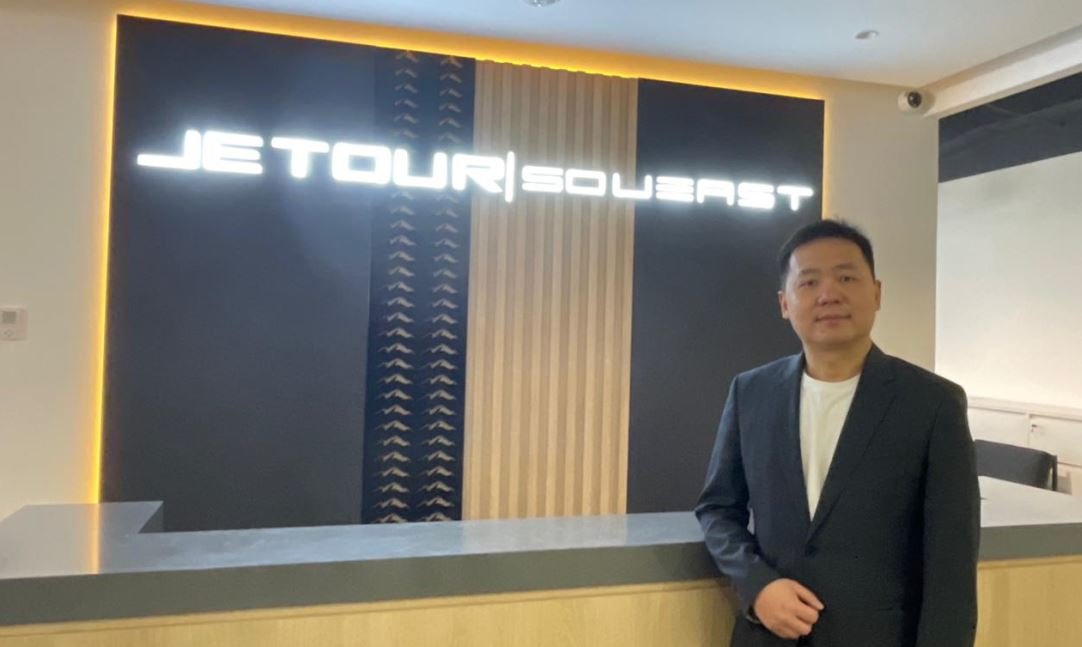 Johnny Fang CEO de JETOUR SOUEAST durante la apertura de oficinas corporativas en Santa Fe Ciudad de México