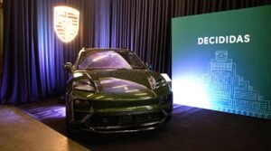 Representantes de Porsche de México durante su participación en el foro Decididas 2026 en Puebla.