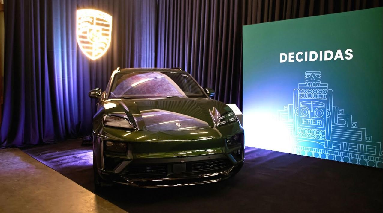 Representantes de Porsche de México durante su participación en el foro Decididas 2026 en Puebla.