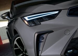 Faros LED de un SEAT con sistema de iluminación moderna protegidos contra robo