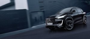 Nissan Magnite Dark Armour en color negro con rines oscuros y parrilla frontal en acabado All Black