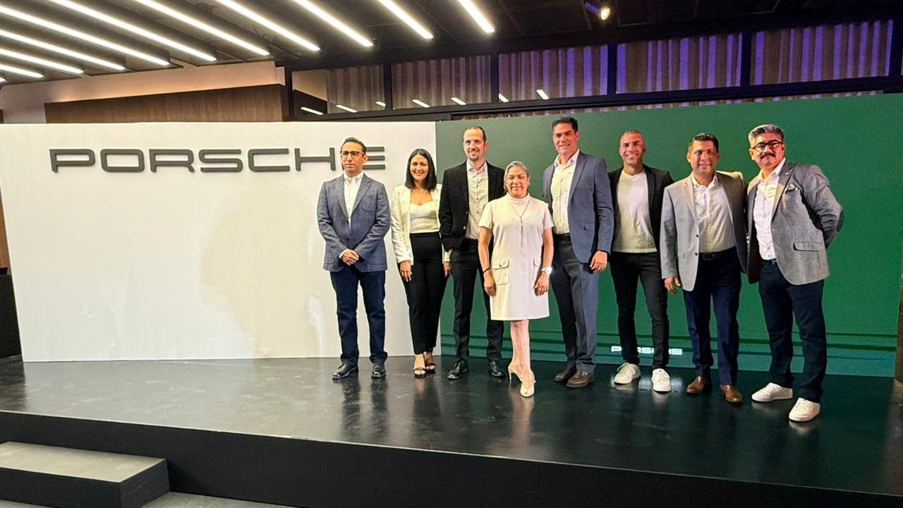 Autos Porsche durante evento en México mostrando crecimiento de ventas en 2025