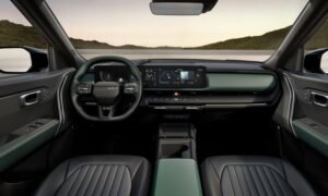 Kia Seltos 2027 durante su debut en Nueva York con nuevo diseño, más espacio interior y versión híbrida