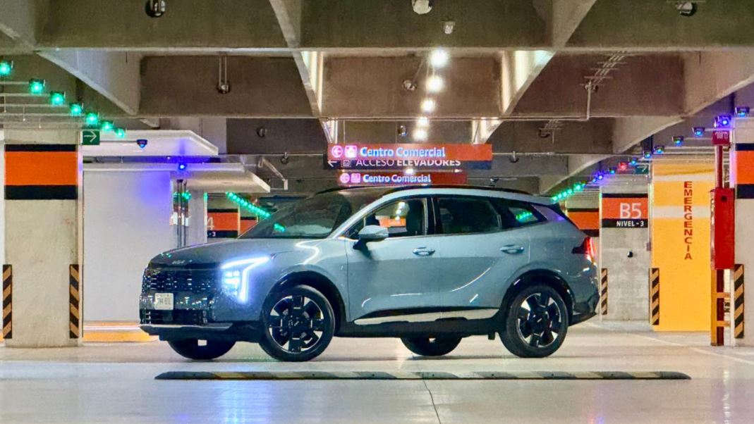 Kia Sportage 2026 SXL mostrando diseño exterior y luces LED