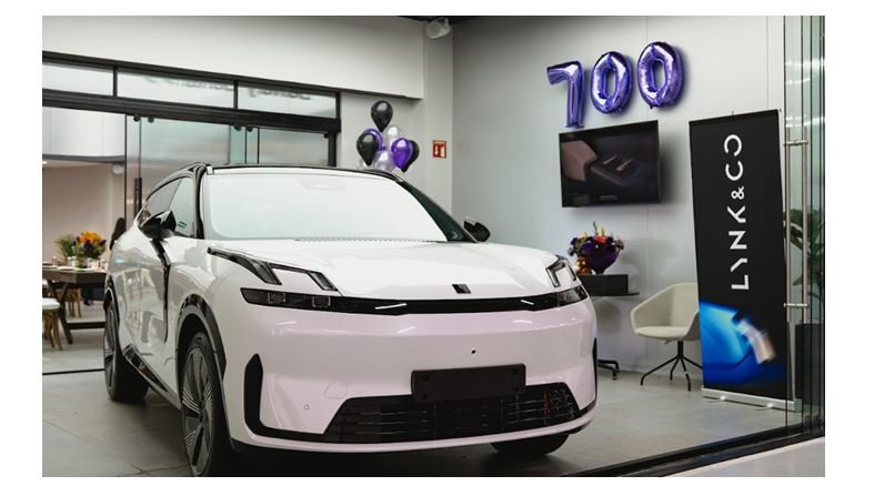 Lynk & Co 08 SUV híbrido enchufable con diseño moderno durante entrega en México