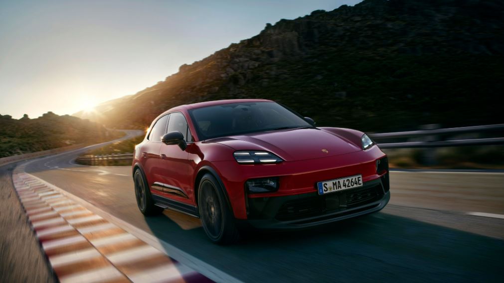 Porsche Macan GTS eléctrico con detalles en negro durante presentación en México