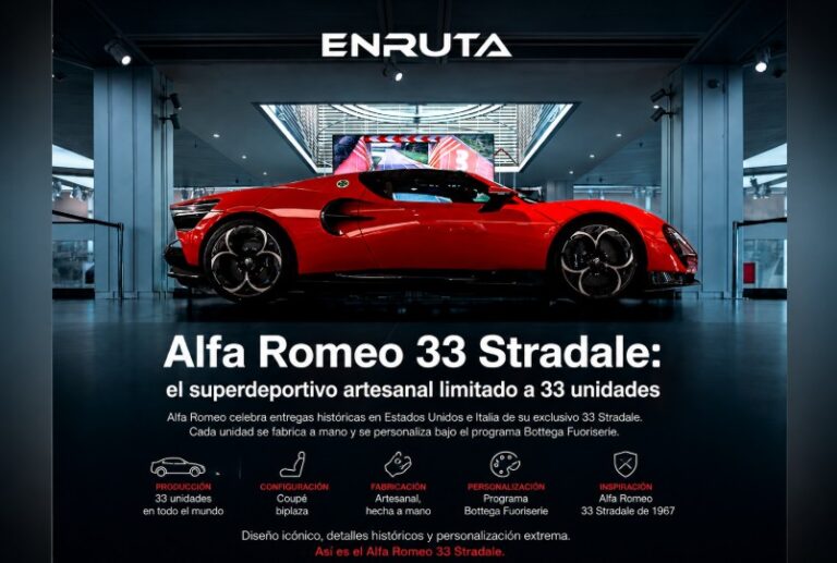 Alfa Romeo 33 Stradale rojo durante entrega oficial de una de las 33 unidades producidas