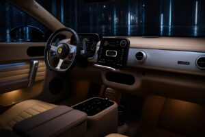 Ferrari Luce 2028 eléctrico de cuatro puertas durante presentación oficial