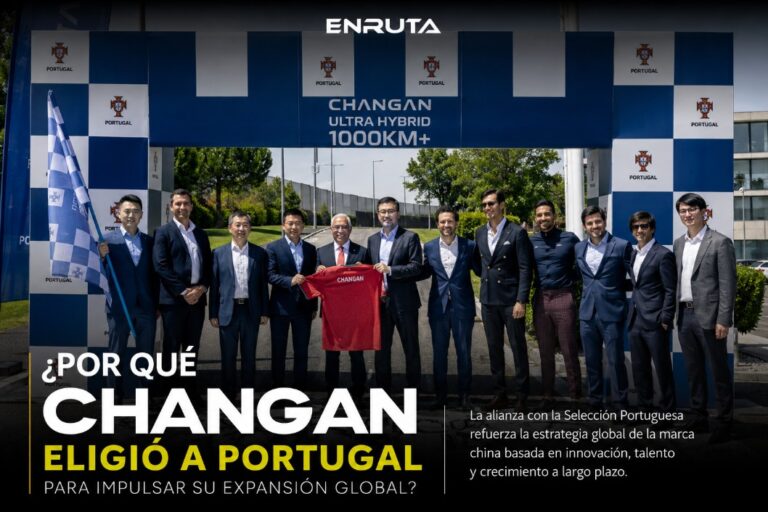 Jugadores de la Selección de Portugal junto a la imagen corporativa de Changan durante el anuncio de la alianza global