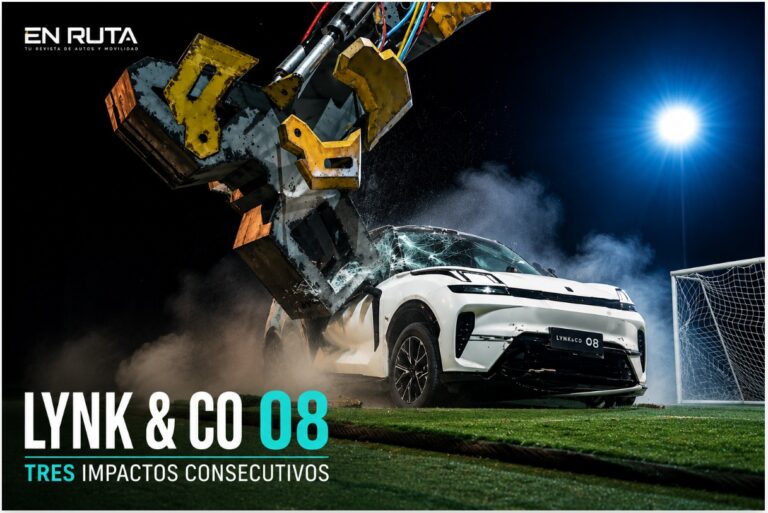 Lynk & Co 08 durante prueba de tres impactos consecutivos