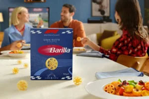Caja de Barilla Gran Ruote inspirada en Formula 1 sobre una mesa
